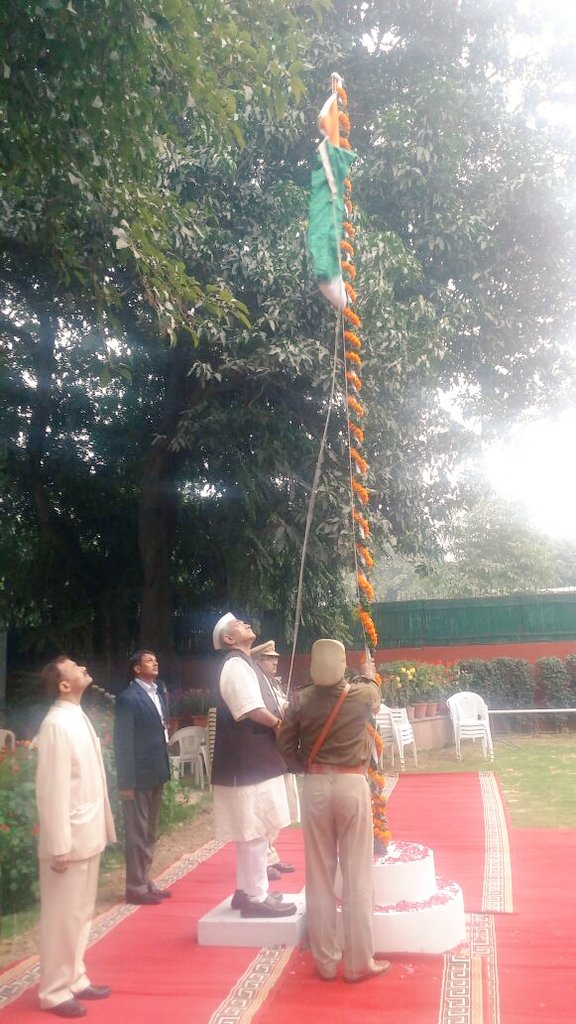 manojsinha_'s tweet photo. गणतंत्र दिवस के अवसर पर अपने दिल्ली स्थित आवास पर ध्वजारोहण किया। #RepublicDay https://t.co/xBJA5pyjyW