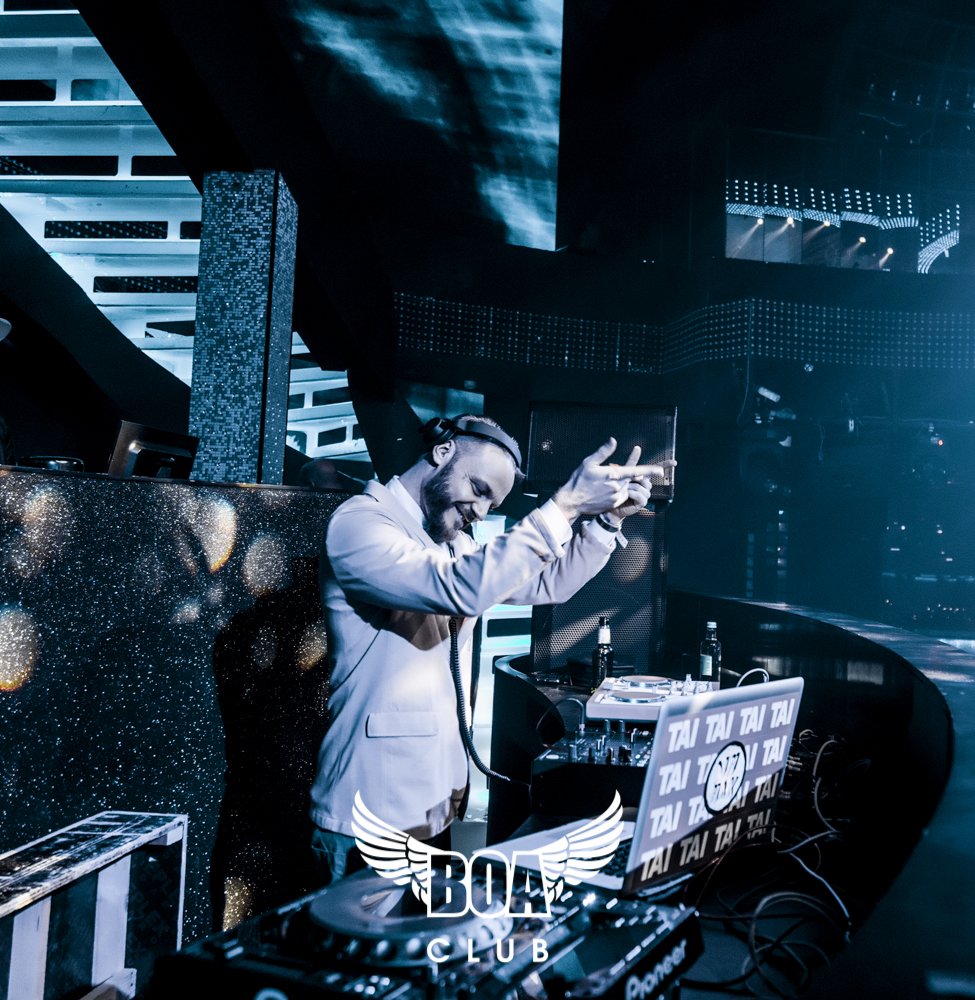 therealTAI's tweet photo. #TBT HAPPY NEW YEAR from BOA Dubai
#NYE #2k17 #BOAClub #Dubai https://t.co/Ny3t8FvBo4