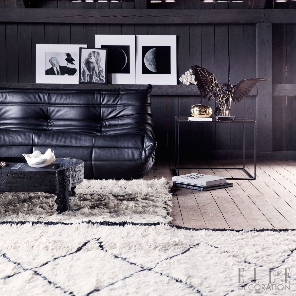 ELLEDecoUK's tweet photo. Go back to black: for a contemporary update on the rough luxe trend. This Norwegian farmhouse has the look nailed! #EDUKFeb17 https://t.co/leYwhjDnw2