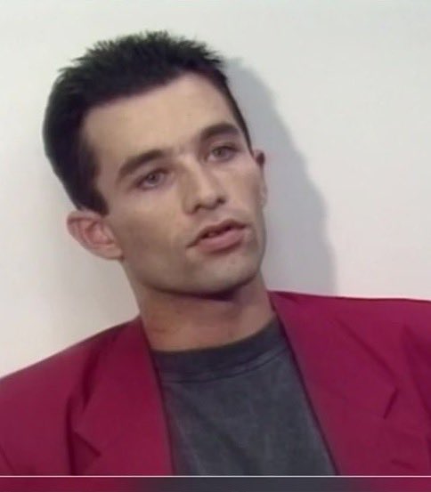 RT si le programme de <a href="/benoithamon/">Benoît Hamon</a> réveille en toi le tourbillon d'un vent de folie