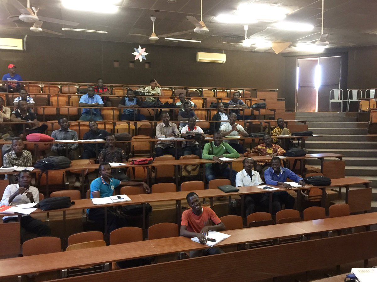 RhEvans41's tweet photo. The audience were very forgiving of my poor French #talk #astronomy #talkinfrench #ouagadougou #universitedeouaga #burkinafaso #westafrica https://t.co/P4IU5G6zjW
