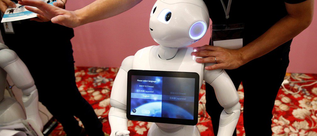 diatoment's tweet photo. Could the management of large companies be replaced by robots? The answer is here: https://t.co/o5C2bk7fcB  #humanoid #robot #Pepper #Soft https://t.co/WpTIgesxru