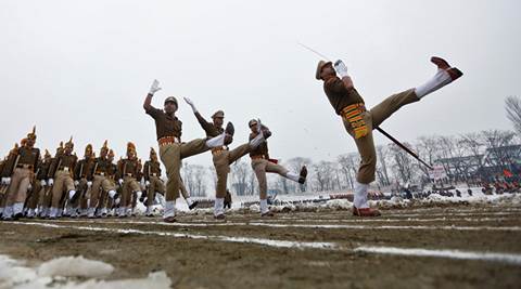 IndianExpress's tweet photo. Kashmir: Mobile telephone, internet services not suspended on Republic Day https://t.co/eaB7rZDNkj https://t.co/DH4wqbMrjQ