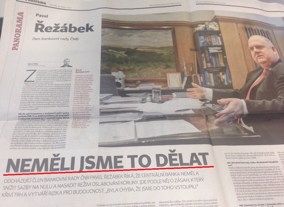 SklenarPetr's tweet image. Z názvu "Neměli jsme to dělat" @CNB_cz udělala "Nulová cena peněz je nebezpečná"
#FakeHeadline
#AlternativeHeadline