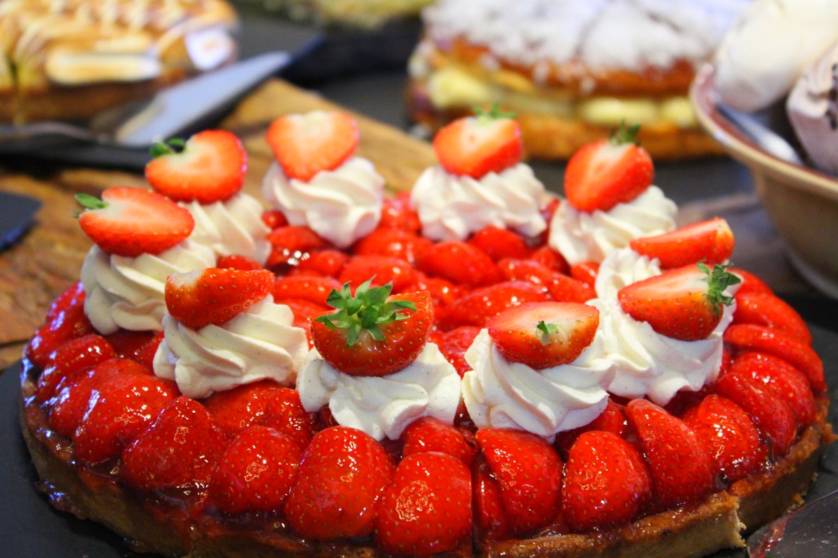 chaletdepierres's tweet photo. This beautiful strawberry tart will make you melt with pleasure... #LHCexperience #lechaletdepierres https://t.co/pnVgZzU66U