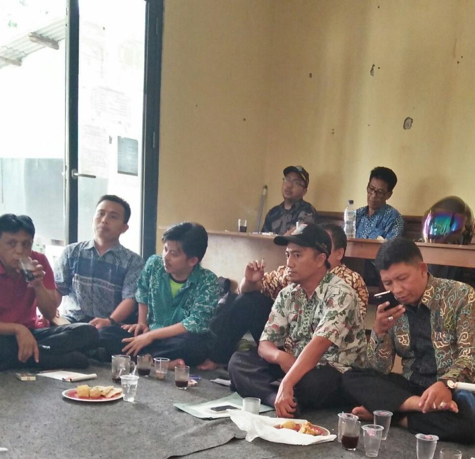Sumarrdi's tweet photo. Persiapan Pelantikan &amp; Bimtek kpps #pilgubbanten2017  di sekretariat #ppkciptim @kelurahanrengas @ppkciptim https://t.co/GPgj4ySvck