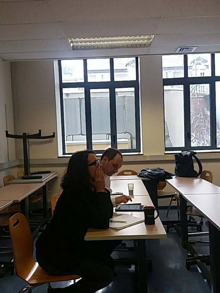 LCube_StEtienne's tweet photo. Les élèves de 2A de @MINES_StEtienne en présentation devant les actionnaires sur le #SeriousGames #Stratirac Bonne chance ! https://t.co/qWQcyO0q1J