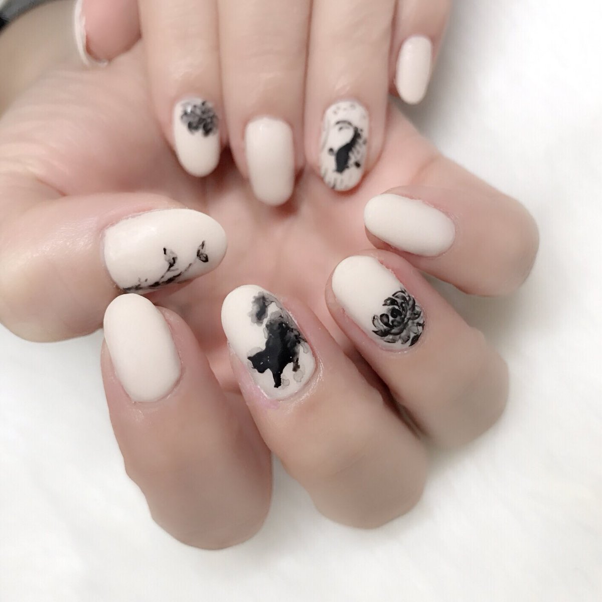 なかやま ちえこ Gucci の Bamboo のパッケージ可愛い お花だけリアル押し花で あとは絵の具で水墨画ネイル