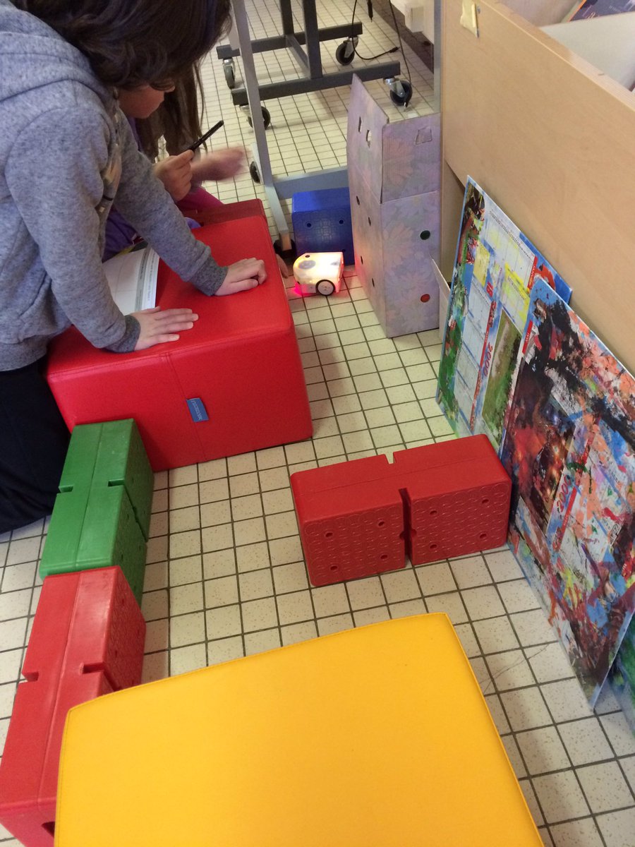 alloute55's tweet photo. Comment faire sortir #thymio du labyrinthe ? Exploration à #Contrisson https://t.co/C0YuMiVNN7