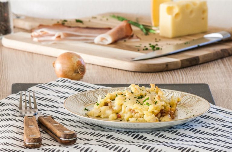 Kässpätzle
bit.ly/2jUmK4b 
#Kochprofis, #foodblogger, #käse, #spätzle, #käsespätzle, #lecker, #schwäbisch