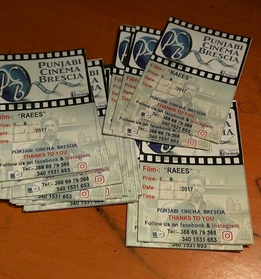 SRKuniverseIT's tweet photo. #RaeesInItaly also Brescia is ready! @SRKUniverse @iamsrk #Raees https://t.co/oZY1WwAv4F