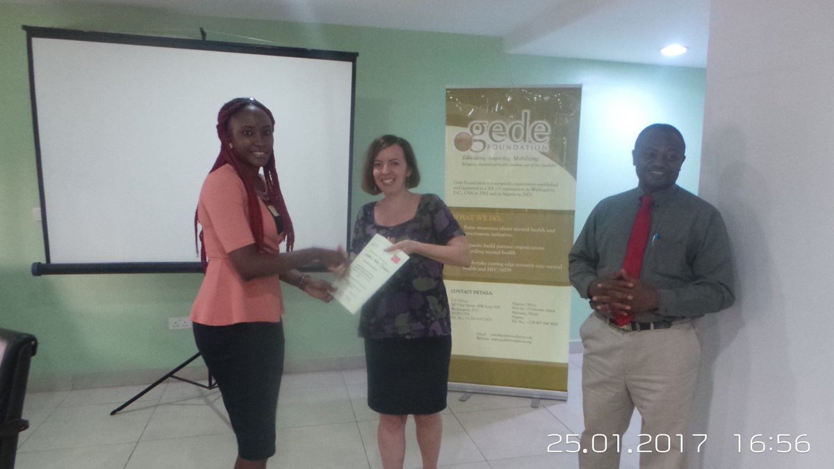 GedeFoundation's tweet photo. A participant receiving her certificate #ResearchTraining #MentalHealth #HealthAndDevelopment #SkillsForAchievingImpact https://t.co/akao8PwyWU