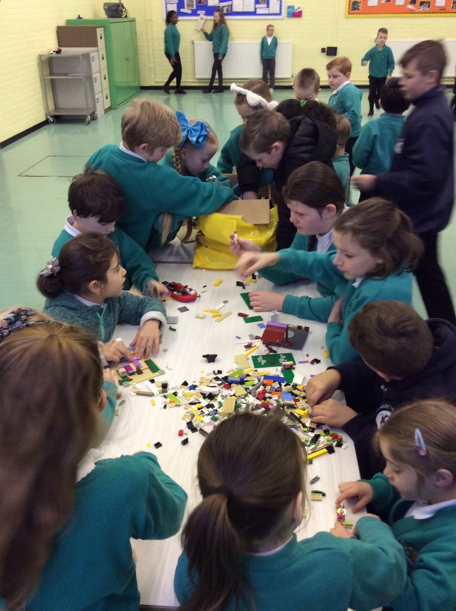 Springwood_Prm's tweet photo. Springwood Breakfast Club love Lego! #springpse https://t.co/01KsxnLdmy