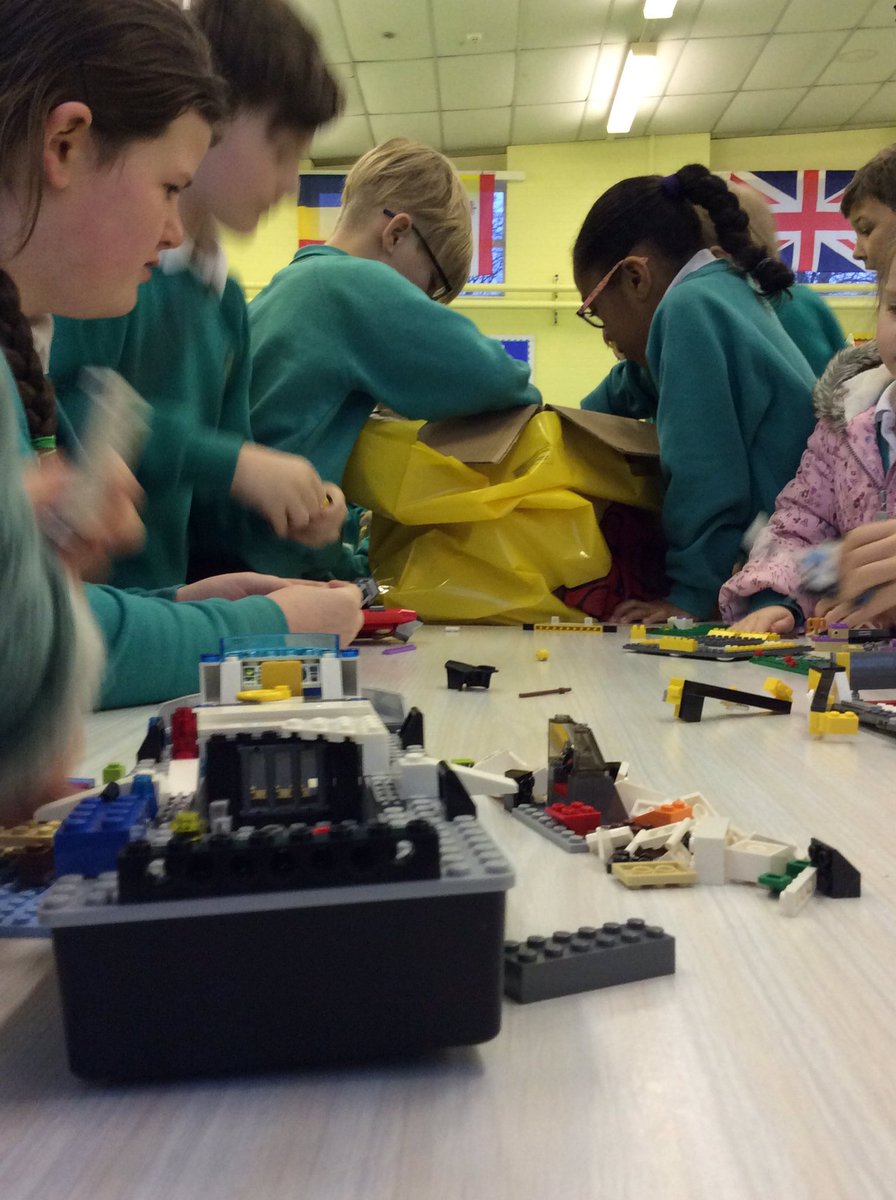Springwood_Prm's tweet photo. Springwood Breakfast Club love Lego! #springpse https://t.co/01KsxnLdmy