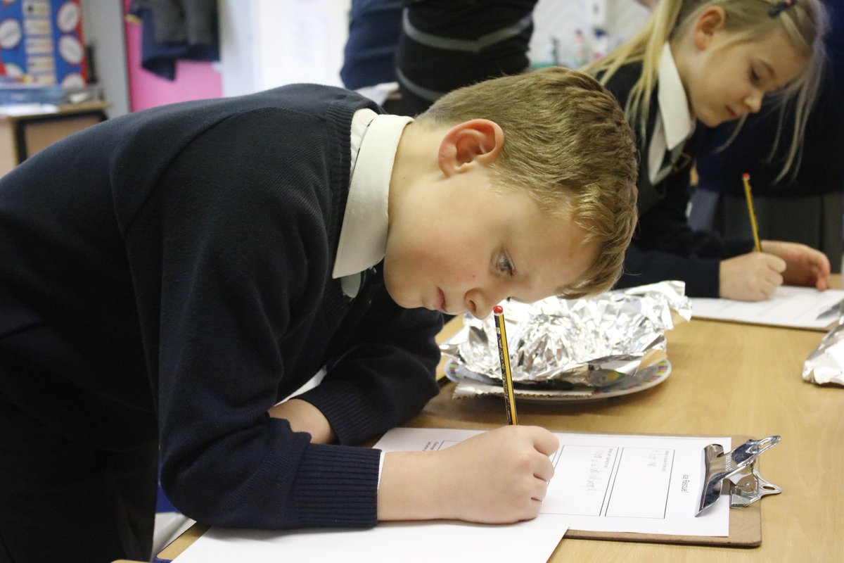 SJCJuniorSchool's tweet photo. Y2 taking part in a #science investigation to find out the best & quickest way to melt ice. #SJCPrePrep #Southsea #Portsmouth https://t.co/S9UB1RUMuI