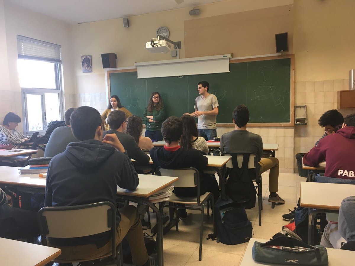 ItakaBetania's tweet photo. Estamos en el @sjcalasanzvlc haciendo el Pre-CPV con los alumn@s de 2°Bach! #Voluntariado #PreCPV #CaminoAlCdT17 https://t.co/Vrj6hv8p3x
