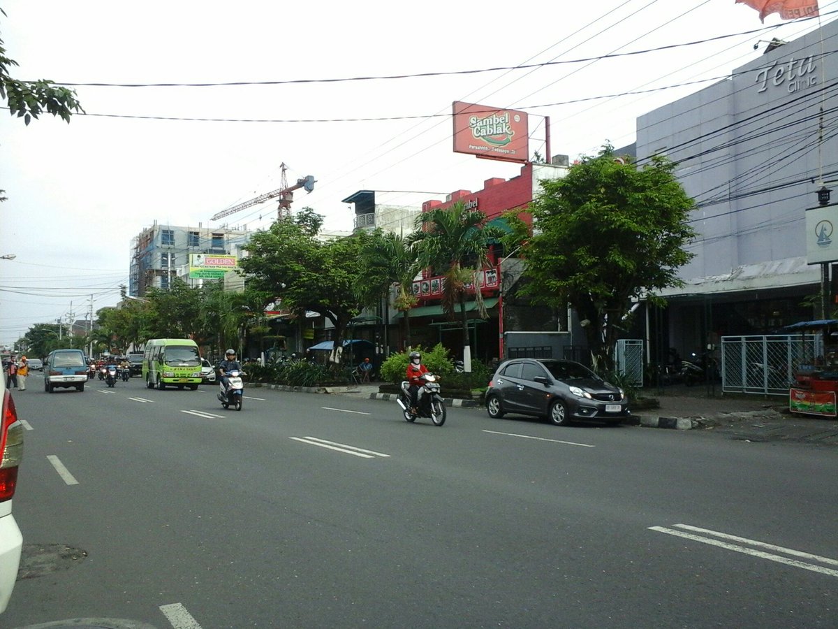unisifmyk's tweet photo. Lalu lintas Jl. Diponegoro terpantau ramai lancar. #JogjaReport (via @ciprawesti ) https://t.co/llh5nDC6VR