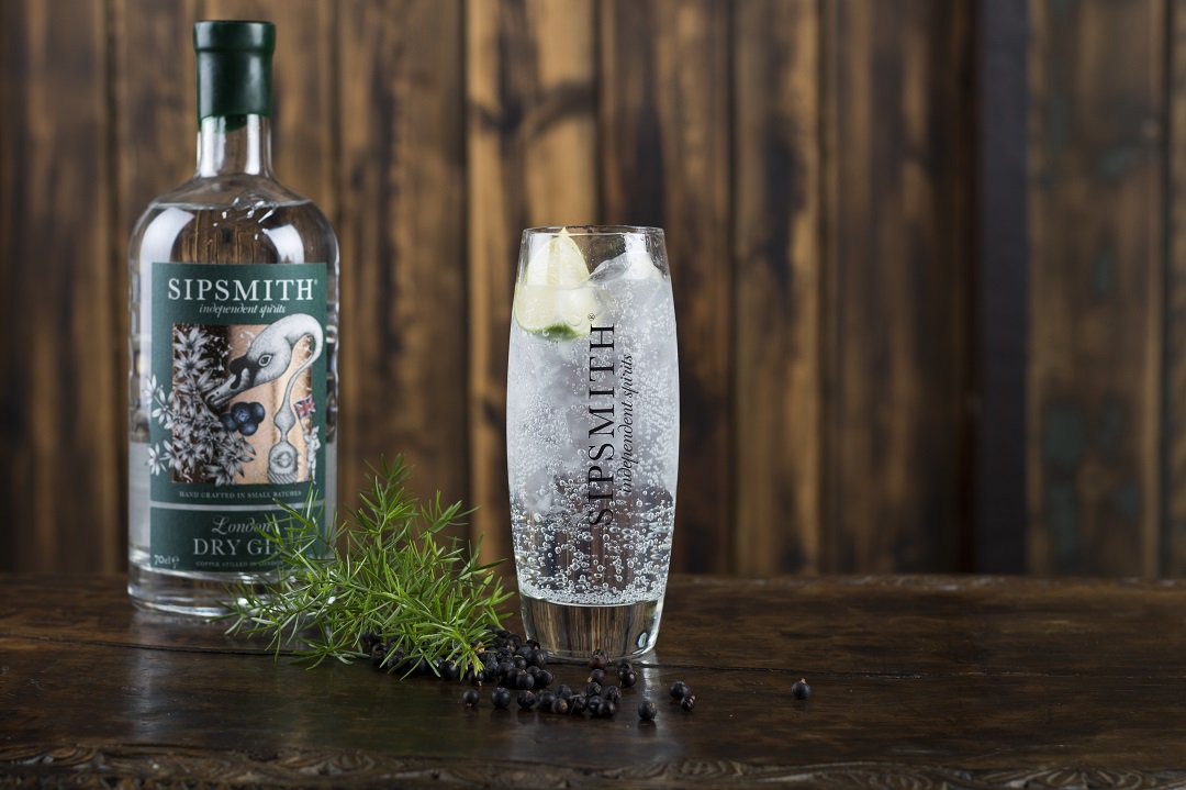 You can join <a href="/sipsmithdarley/">Alexander Darley</a> this Friday <a href="/LEscargotSoho/">L'Escargot</a> for 'Supper at the Snail with Sipsmith'. All the info here: bit.ly/2ktfbR6