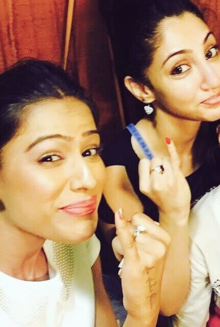 AashuLoveNISHAL's tweet photo. Haawwwww.... Me n My craziness.... #Nishal #washrooms #loo #GuysVsGirlz #silly #innocence #Sorry4this @NishalCafe https://t.co/xRhCDuNh8D