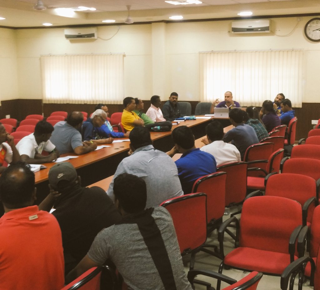 RugbyIndia's tweet image. @RugbyIndia GM Nasser Hussain in discussion with the Affiliated State Unit Heads in Bhubaneswar!! #statemeeting
