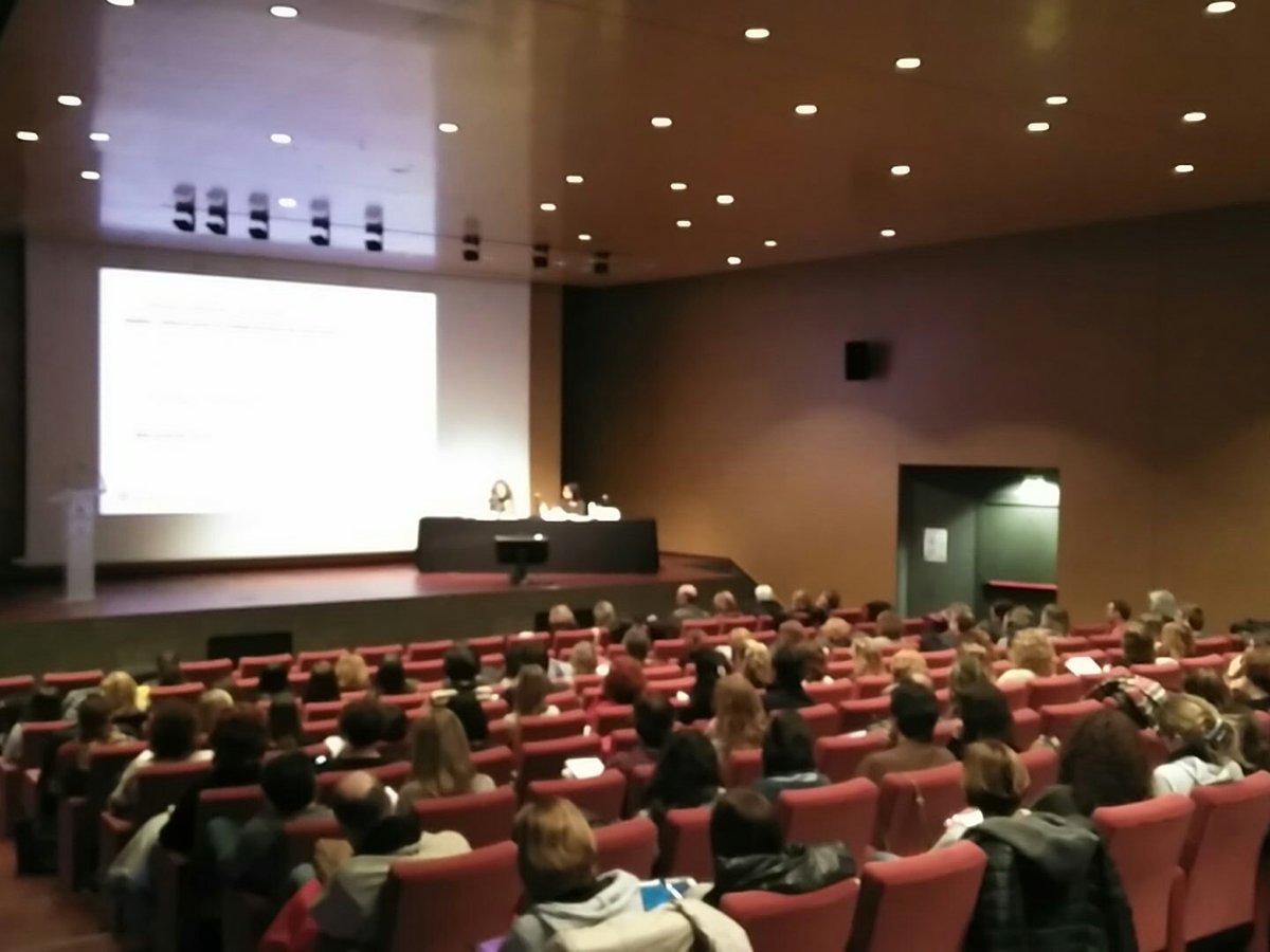 La inspectora  R. Borràs presenta "Ser-hi, participar i aprendre" a e. directius centres de primària  #STMVO  al TecnoCampus Mataró.