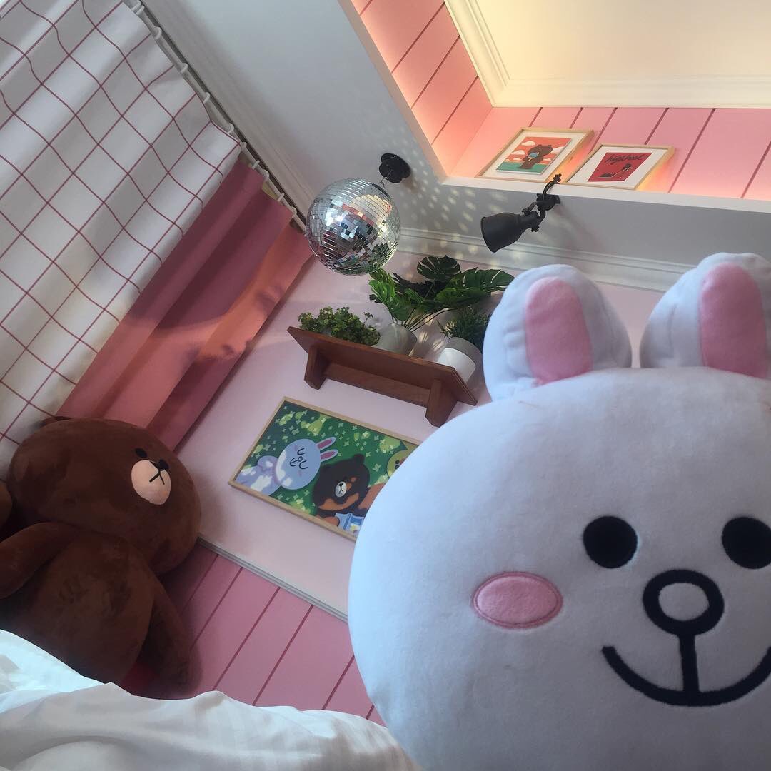 wababa_share's tweet photo. みんな大変😮💥💥
ソウル中心部にある「Golden Tulip M Seoul HOTEL」の

🐻LINEFRIENDS ROOM🐤

がかわいすぎる❤😣❤
なかなか予約が取れなさそうだけど、泊まりたーーい😩💓💓💓

#韓国オススメホテル
#韓国情報
#ワババ
#ワババシェア https://t.co/8N8sbI65fm