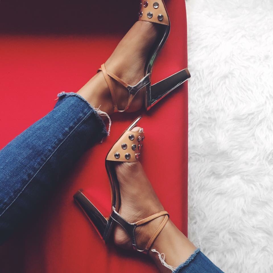 KristinaPiraro's tweet photo. on sale in my @Poshmarkapp closet!! look for @vthcloset β€happy thursday! #visualtreasurehunt #vthcloset @IKEAUSA couch for the win! ππ» https://t.co/RXBiqQMdMy