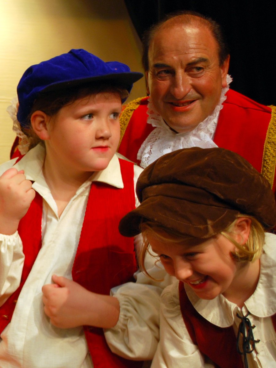 Fantastic 1st night <a href="/YoulgraveVH/">YoulgraveVillageHall</a>  #panto - congratulations to everyone, cast, crew and thank you to a wonderful audience. Don't miss it!!