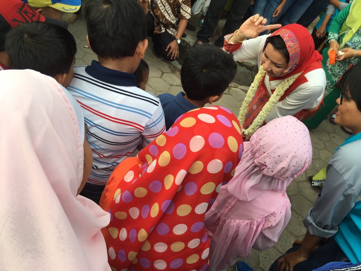 <a href="/ritawow_1973/">Rita Widyasari</a> Bahagia bersama anak-anak Kec.Sanga-sanga dalam peringatan peristiwa Merah Putih Sanga-Sanga.