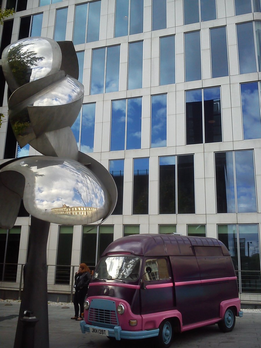 It's a cold one in Paddington today.  Good job we've got lots of hot bowls of lovely coconut dhal #minusonedegrees <a href="/TruckStopToday/">TruckStopToday</a>