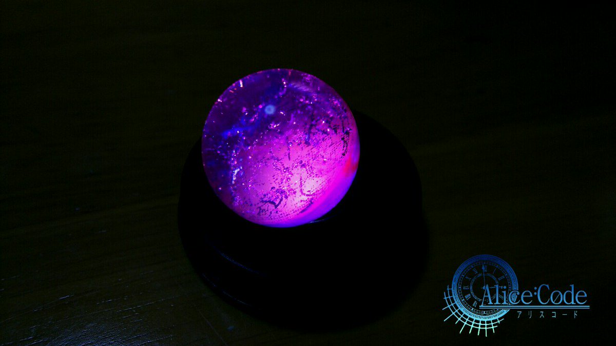 al1cecode's tweet photo. あおゐ(@ao1q_x)にデザインしてもらった箔押しで、子猫堂様のドラゴンの魔法世界展のための作品製作をしております！
こちらもネックレスとして加工予定なので、4種あるデザインでお好みのものを見つけてもらいたいです♪

 #レジン #幕間パレード #AliceCode https://t.co/GJWdjxWOLn