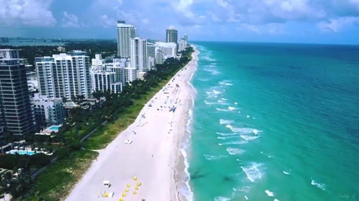 Beautiful Florida Keys &amp; South Beach, Miami From Above  ||  Video : Freddy G

eyecandybox.tv/uvplay.php?vid…

eyecandybox.tv