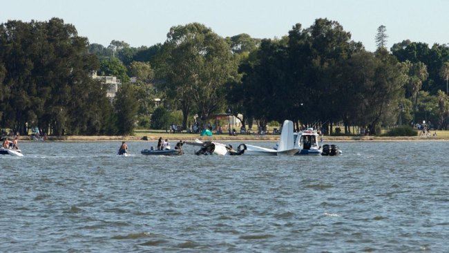 perthnow's tweet photo. #Breaking Two people have died in the light plane crash in Perth's Swan River. Skyworks show has been cancelled. https://t.co/lM8z9CYmGZ https://t.co/FexdlXLTpT