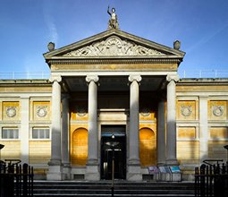 winterfoldhs's tweet photo. #Winterfoldhs Yr 7 pupils are off on a #Classics trip to the worldβs oldest public museum @AshmoleanMuseum in Oxford today #greatwaytolearn https://t.co/mCXy0xJkfC