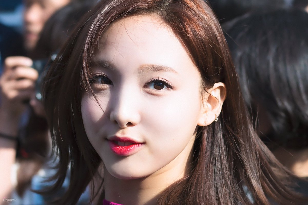 heartlipped's tweet photo. 함께일 수 있는 날들이라
얼마나 감사한지
#나연 #Nayeon #트와이스 #TWICE https://t.co/IaWHdri67I