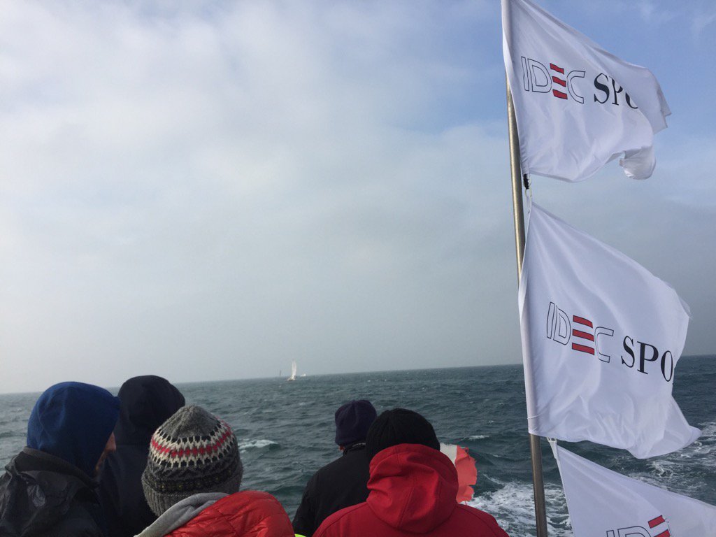 Renaud_Mary's tweet photo. Dernier virage! PNC aux portes! #IDECsport #tropheeJulesVerne @gwenolegahinet https://t.co/9kj0EmHIfw