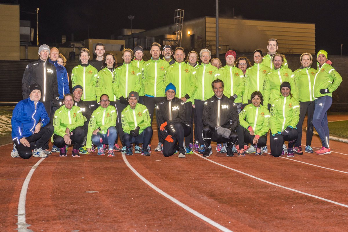 Bijna compleet F2Runteam bij de baantraining in Den Bosch #superleuk #fit #fun2run #running #mooiemensen #baantraining #blessurevrij #doemee