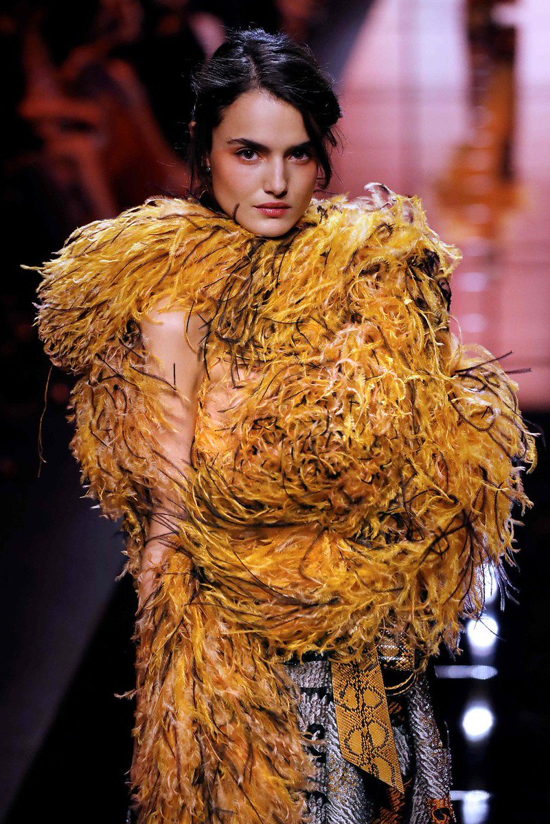 munoz_rafa's tweet photo. Blanca Padilla, la belleza española que ilumina París. https://t.co/DXf0gde8Az #hautecouture https://t.co/u0tF0rcZq7