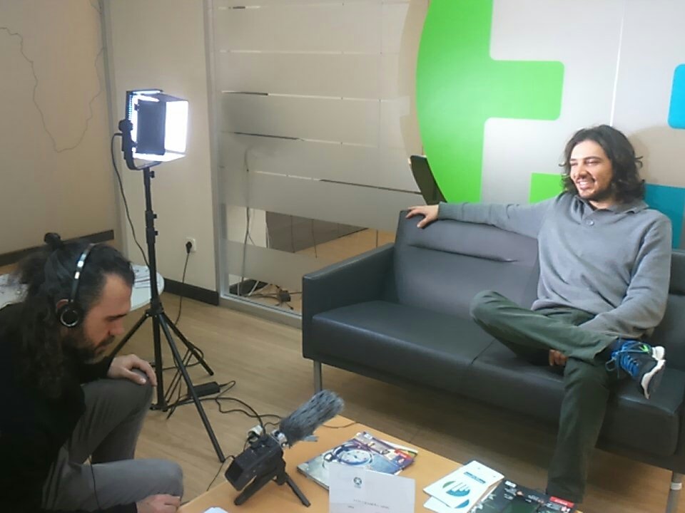 bajandoalsur's tweet photo. Entrevistando a Zosimo de @bajandoalsur sobre la aplicación del #TeatroDelOprimido para promover la diversidad cultural desde #Rediversa https://t.co/TgN53HreOY