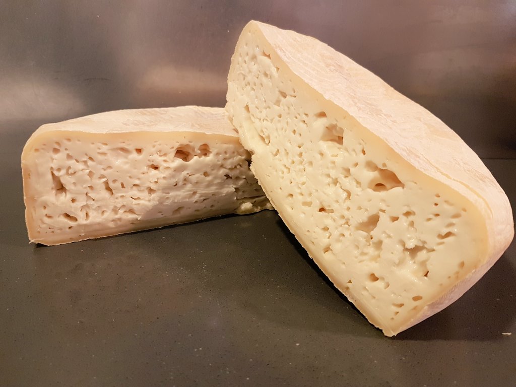 QuesoProject's tweet image. Nos ha llegado el Queso de Flor de Guia D.O. elaborado por Paca en Quesería Altos de Moya!!!! Que bueno está!!! 👏👏👏👏👏🧀🧀🧀🧀🧀🧀