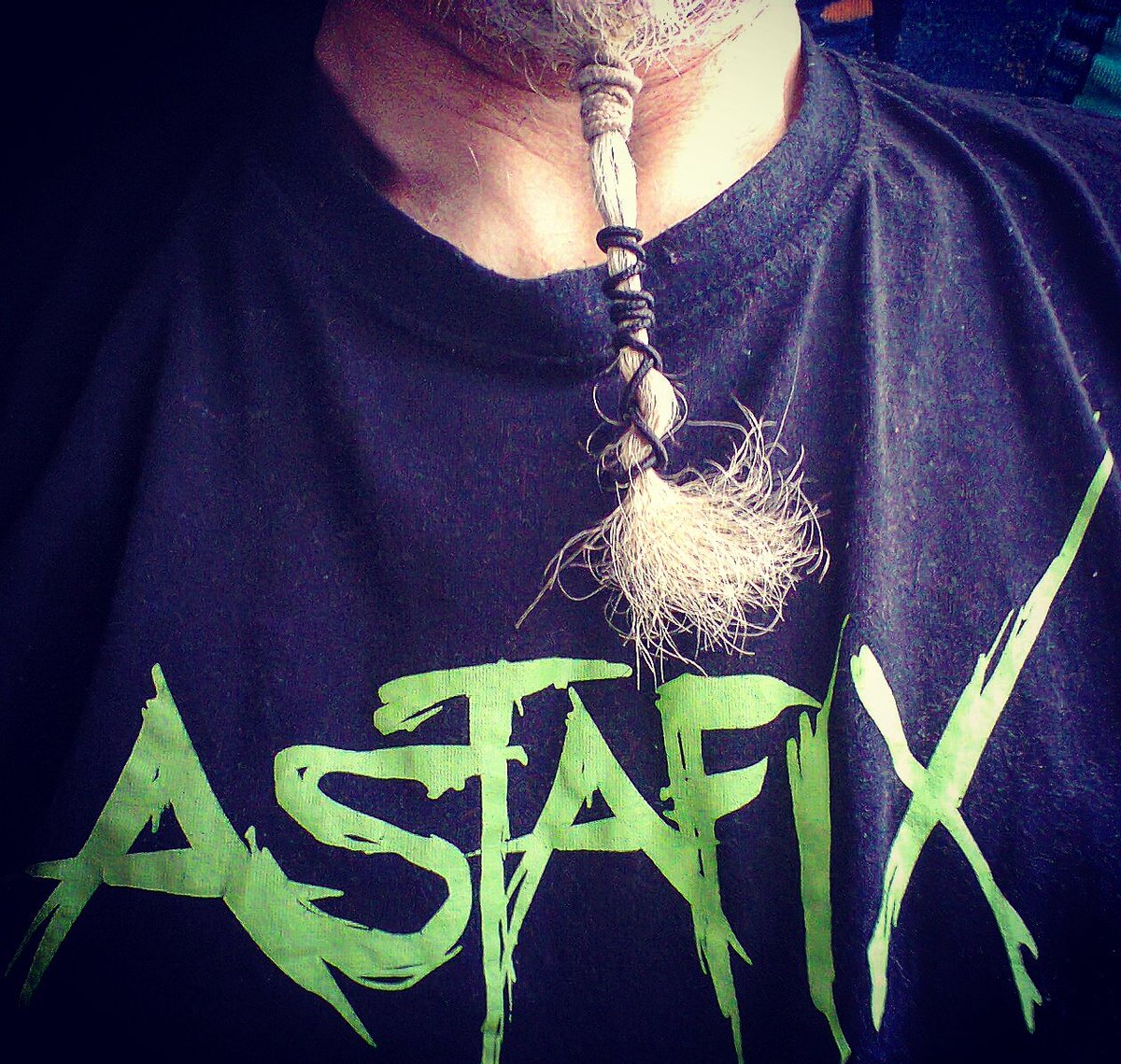 Sirvandez's tweet photo. Popular transportation: friends on my chest. #metal #astafix #zwammusic https://t.co/xYonIT2XrK