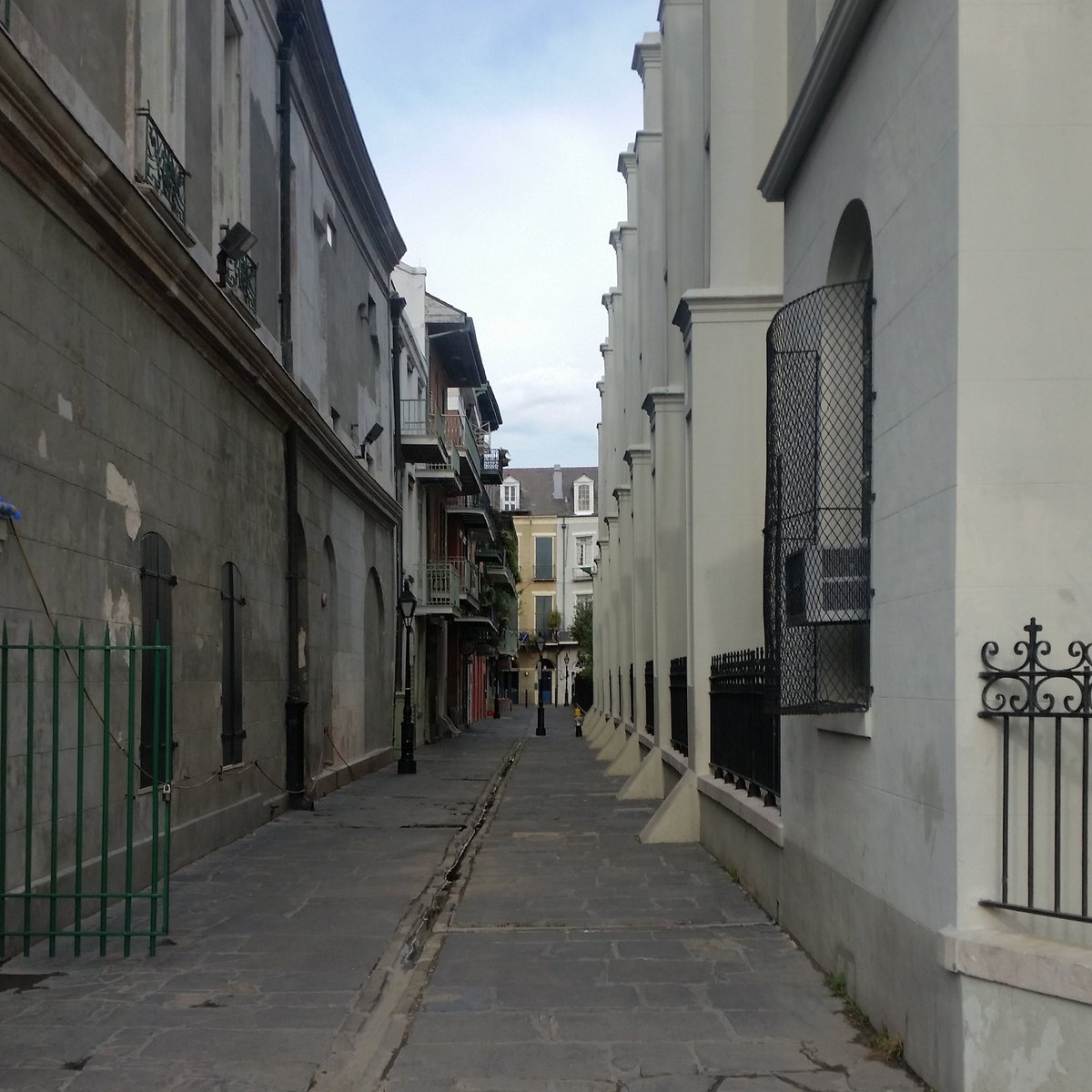 HistoricHorror's tweet photo. #PiratesAlley in the early morning! Trying to spot the #Ghost of a murdered priest from when #Pirates ran the city! #HauntedNOLA #HorrorTour https://t.co/iHM8WNzsmW