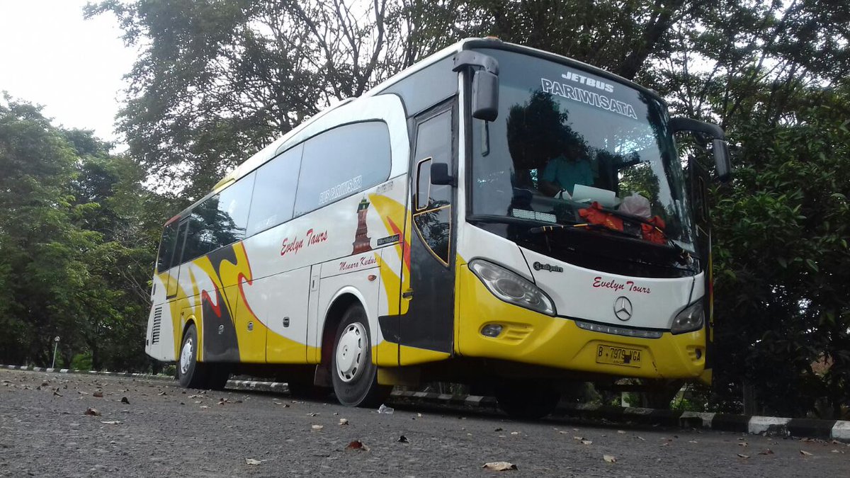 info_rizqtour's tweet photo. Ready Big Bus 59 seat tgl 28,29,30&31 jan 2017 tlp 021.730.188.9 #rentbus #rent #rentcar #liburan #holiday #travel https://t.co/HmFMYMfim3