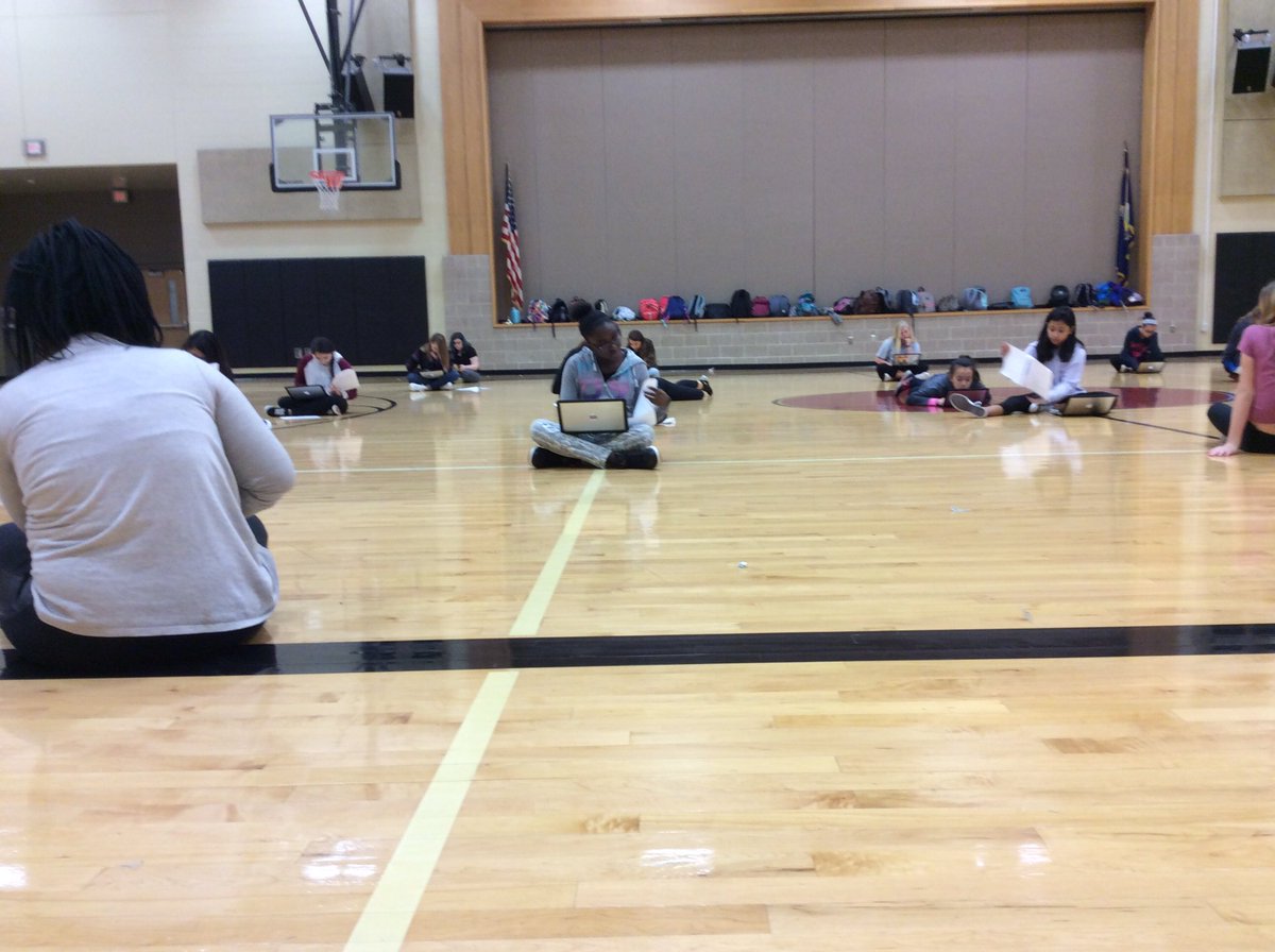 Elyse_Casp's tweet photo. @HockerGroveMS #girlsPhysEd taking their Personal Health Quiz before starting Archery safety https://t.co/dv6txoyw6j
