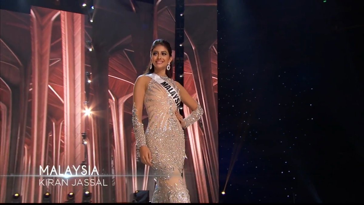 Shahzel4's tweet photo. She absolutely gorgeous and beautiful! She did very well tonight! #MissUniverse #malaysia love Kiran! Don't forget to vote and support ok ! https://t.co/KbonSX7Thx