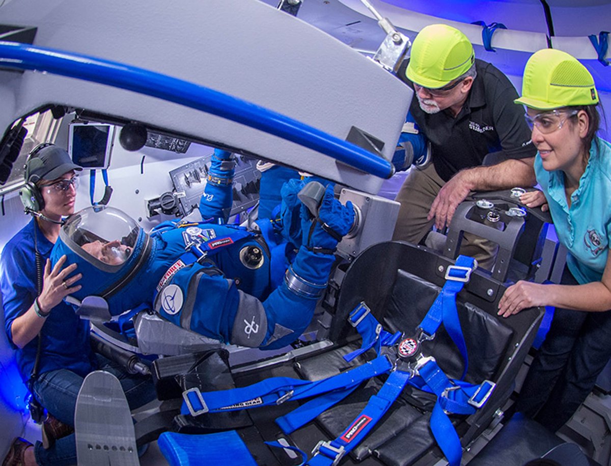 tpultarova's tweet photo. Boeing unveils comfy #space suit for next year's trip to ISS https://t.co/siMhBb6PxX https://t.co/x6ahRmKpaX