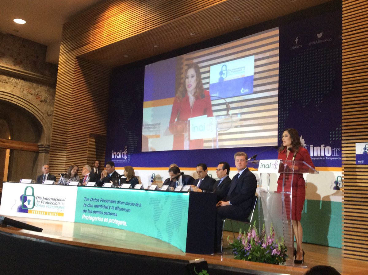 InfoCdMex's tweet photo. #EnVivo Reconoce @XimenaPuente el trabajo legislativo por el marco normativo innovador para la protección de datos #LGPDG #PersonaDigital https://t.co/ho0mtY6pGt