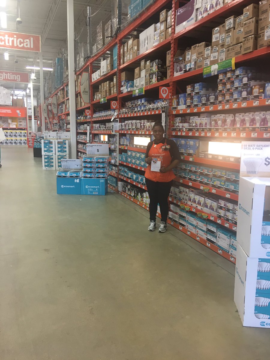 Shade says she has the best light bulb aisle in the district!!!@stephcritz @timgbauer20 @MAEngagement @paulclymer