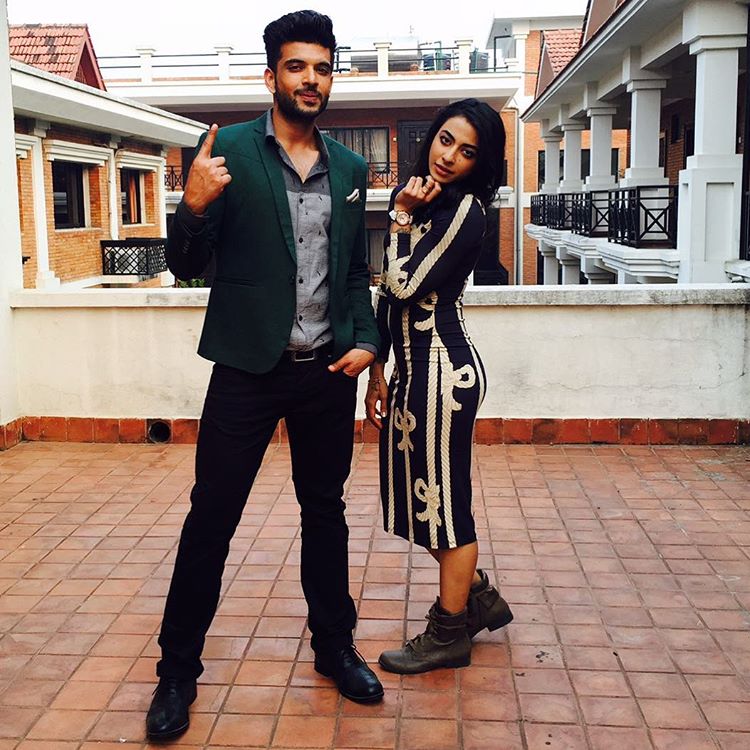 TellyTalkIndia's tweet photo. #KaranKundrra extends his support for #BB10GrandFinale to #VJBani. Do you think she will win it? https://t.co/QYN0DSztf9
