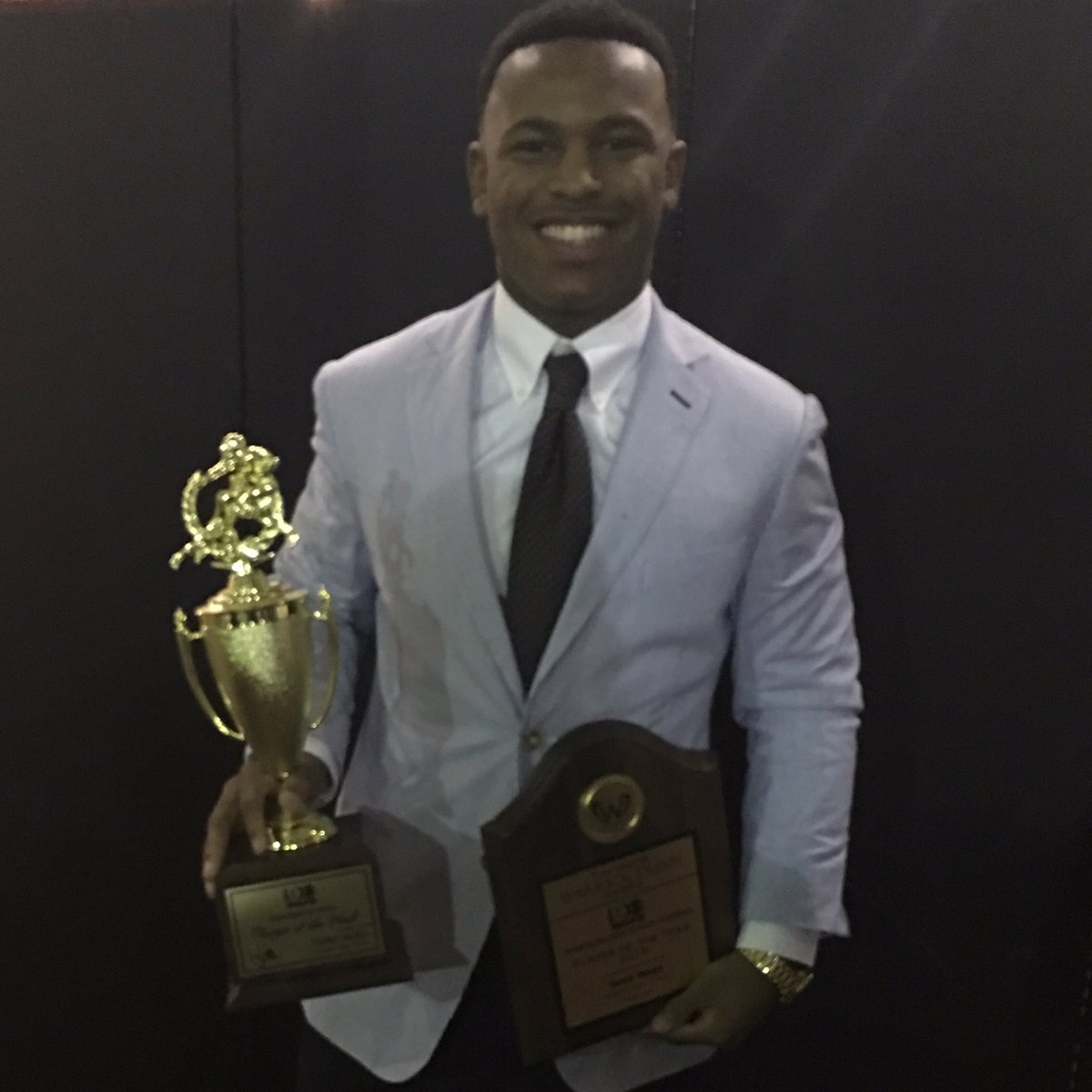 DunhamAthletics's tweet image. Thank you @WAFB9Sports @WarrickDunn . Tony Huey received his awards for Player of Week and Player of Year Finalist.
#dunhamdifference
